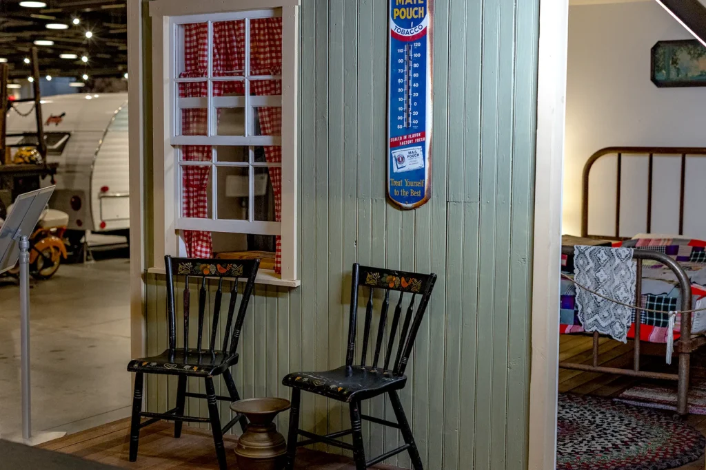 Tip Top Tourist Cabin – Porch