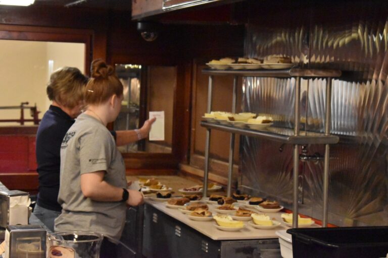 waitresses diner day pies - volunteer page